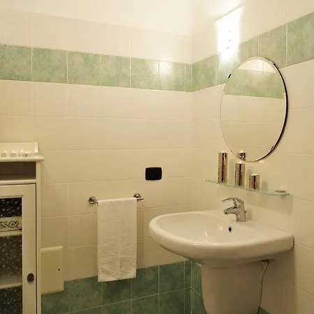 Piazzo Sleeps 6 Pool Apartment