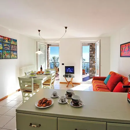 Apartment Piazzo Sleeps 6 Pool Vercana